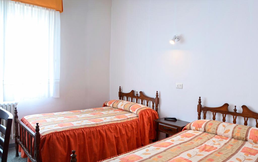 Hostal La Viuda Pobra De Trives Habitación foto