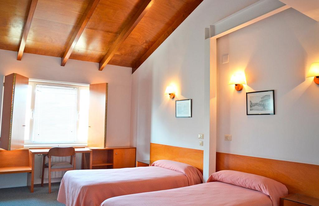 Hostal La Viuda Pobra De Trives Habitación foto