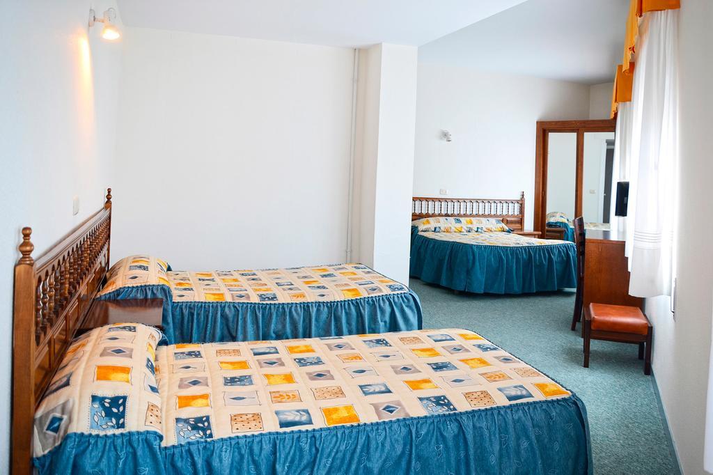 Hostal La Viuda Pobra De Trives Habitación foto