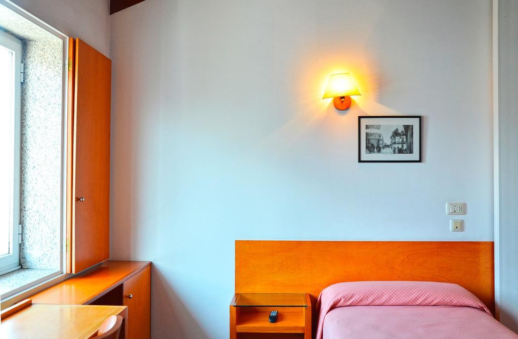 Hostal La Viuda Pobra De Trives Habitación foto