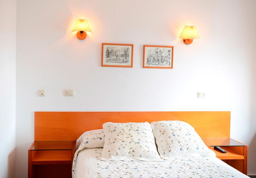 Hostal La Viuda Pobra De Trives Habitación foto